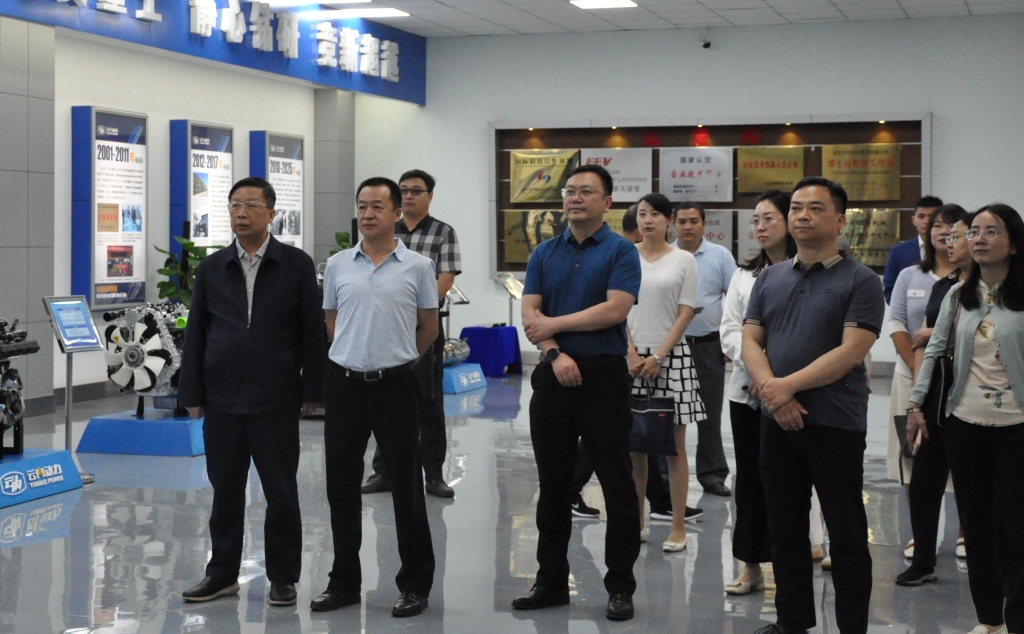昆明市国资委党组书记王磊一行到云南云内动力集团有限公司发展调研